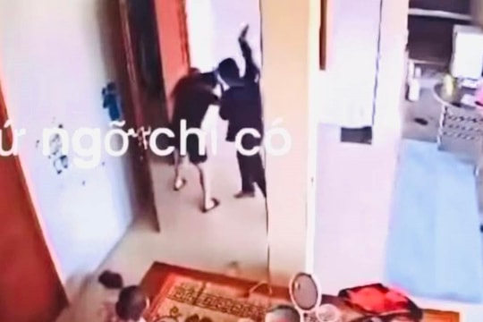 Người đàn ông bạo hành trước mâm cơm khai do "say rượu"