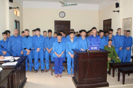 Xét xử 51 thanh, thiếu niên đánh người vô cớ