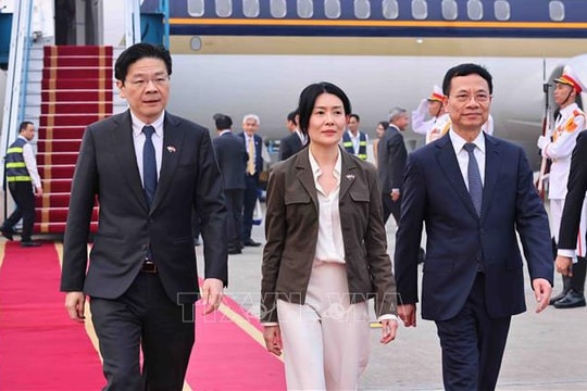 Thủ tướng Singapore tới Hà Nội, bắt đầu thăm chính thức Việt Nam