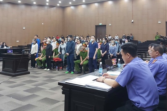 Gần 40 bị cáo trong đường dây mua bán trái phép hóa đơn hầu tòa