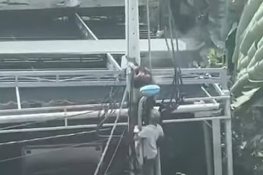 Người đàn ông bị điện giật, bỏng nặng toàn thân