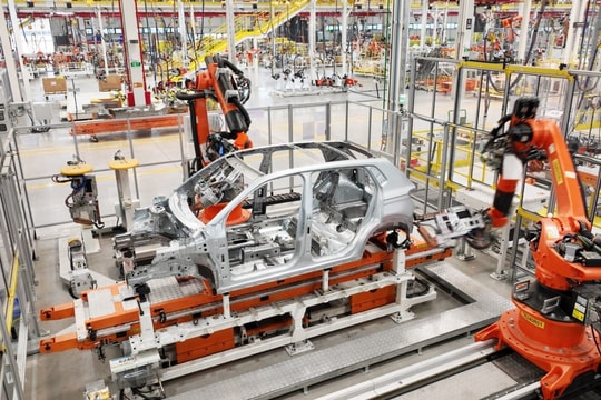 Khánh thành nhà máy ô tô đầu tiên ở Quảng Ninh