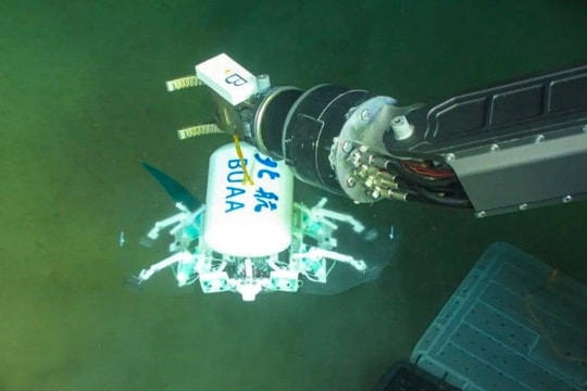 Trung Quốc chinh phục điểm sâu nhất Trái Đất bằng robot siêu nhỏ