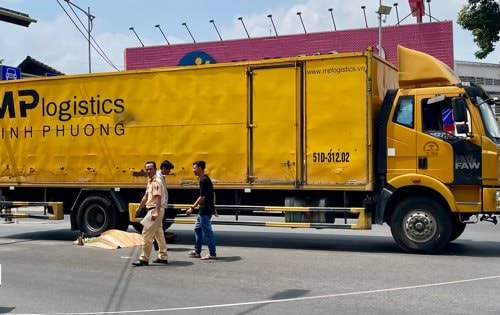 Va chạm với xe tải, một người tử vong