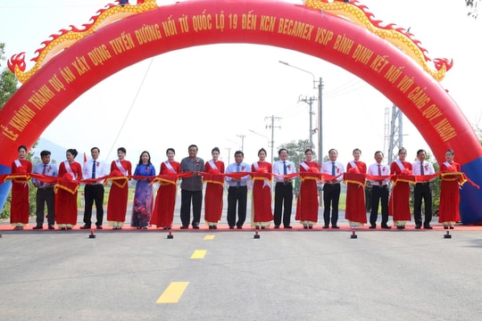 Phó Thủ tướng dự lễ khánh thành 2 công trình ở Bình Định