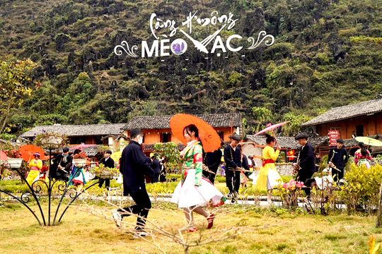 Kết hợp bảo tồn văn hóa với phát triển kinh tế và du lịch