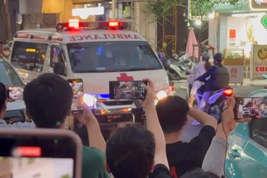 Xe cứu thương chở diễn viên đi ra mắt phim không có phép