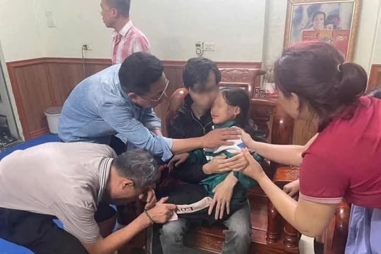 Phút cân não giải cứu bé gái 9 tuổi bị khống chế, bắt làm con tin