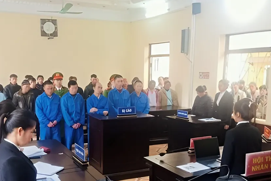 5 bị cáo lĩnh hơn 19 năm tù vì ma tuý