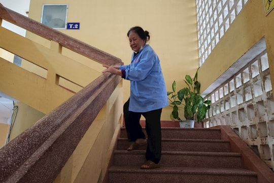 Bệnh nhân leo thang bộ, Y Bác sĩ “xót xa”