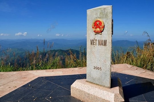 Tạm dừng tham quan cột mốc số 0 tại cực Tây Tổ quốc để thi công đường