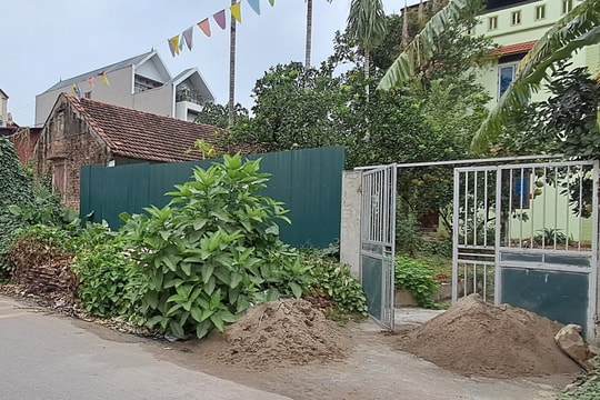 Hà Nội: Chiếm đất công để tập kết vật liệu, bao giờ giải quyết dứt điểm?