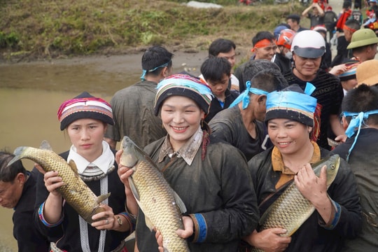 Khám phá văn hoá đặc sắc qua Lễ hội bắt cá Nặm Đăm