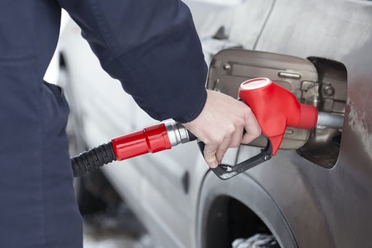 Giá xăng dầu ngày 28/3: Tiến gần mức kỷ lục của tháng