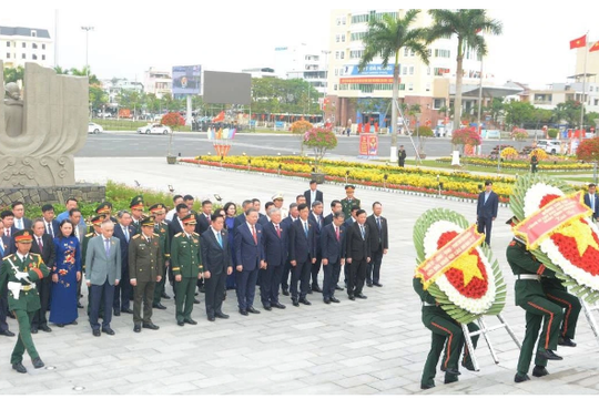 Tổng Bí thư Tô Lâm dâng hương tưởng niệm các Anh hùng liệt sĩ tại Đà Nẵng