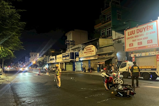 Xe máy tông dải phân cách rồi trượt dài, nam thanh niên tử vong