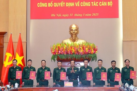 Đảng ủy, Bộ Tư lệnh BĐBP trao quyết định về công tác cán bộ