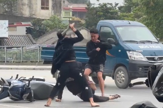 Bắt hai đối tượng chém người kinh hoàng trên phố