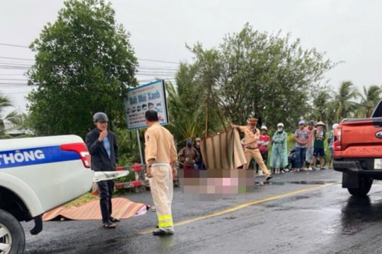 Va chạm với xe khách, hai vợ chồng tử vong tại chỗ