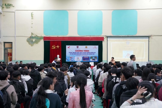 Huế: Tuyên truyền luật giao thông đường bộ cho gần 1.700 học sinh