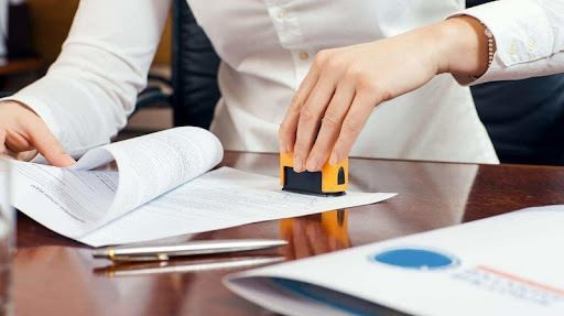Vỡ mộng sau lớp mặt nạ hào nhoáng