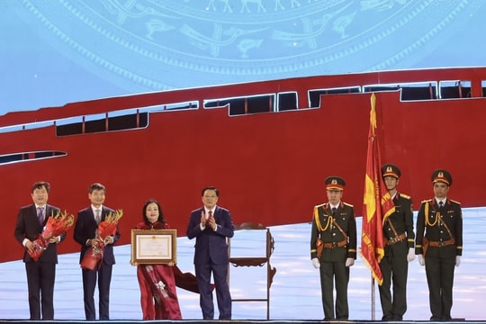 Phú Yên đón nhận Huân chương Lao động hạng Nhất