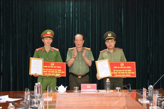 Công an Sóc Trăng hỗ trợ xây dựng 2 căn nhà nghĩa tình đồng đội