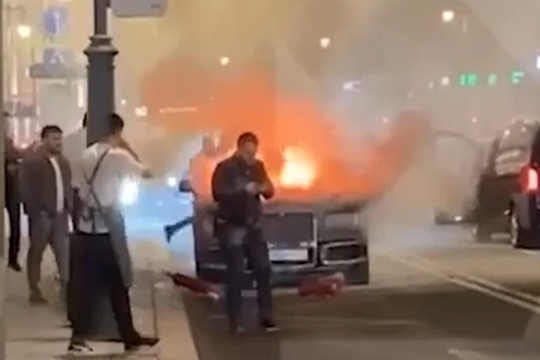 Xe chuyên dụng trong đội xe chở Tổng thống Putin bốc cháy