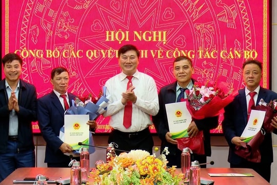 Huyện Lâm Bình ( Tuyên Quang), công bố các quyết định về công tác cán bộ