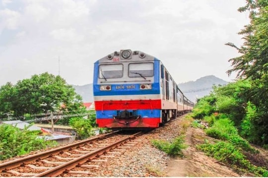 Ngành Đường sắt giảm 40% giá vé tàu cho người hưởng chính sách dịp 30/4 - 1/5