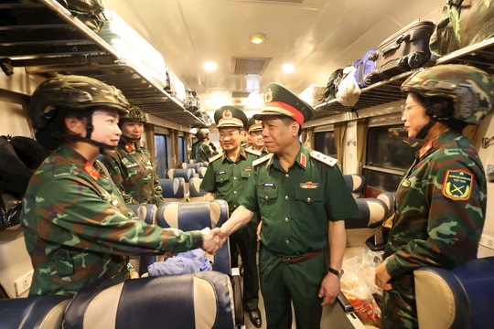 Lực lượng tham gia diễu binh, diễu hành cơ động vào miền Nam