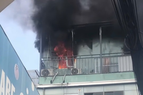 Cháy nhà 5 tầng ở TP.HCM