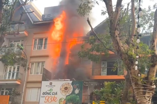 Cháy nhà hàng bò tơ ở Hà Nội