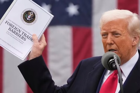 Thị trường châu Á sụt giảm, vàng tăng mạnh sau thông báo thuế quan của ông Trump