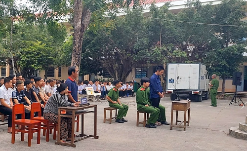 Tuyên truyền pháp luật cho học sinh thông qua xét xử lưu động
