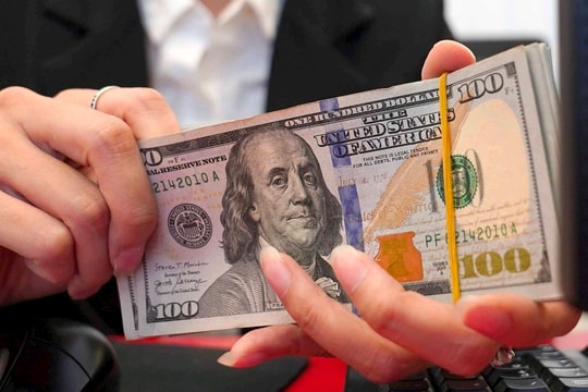 Tỷ giá USD ngày 5/4: Giá USD “chợ đen” tăng