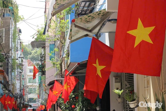 TP.HCM rợp cờ đỏ sao vàng mừng ngày Giỗ Tổ Hùng Vương