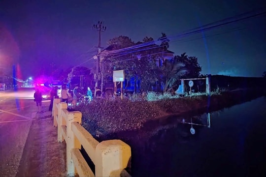 Cứu sống một thanh niên rơi xuống kênh sau tai nạn giao thông