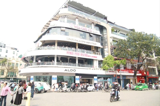 Khu vực quanh hồ Gươm trước khi cải tạo, mở không gian công cộng