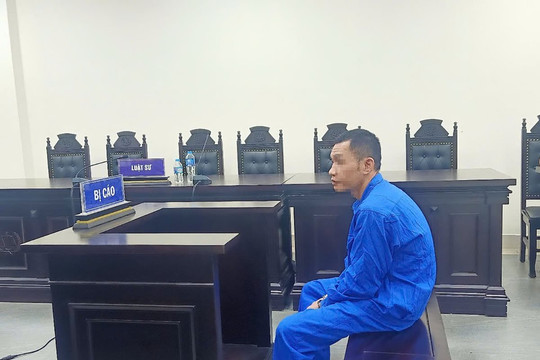 Dùng búa đánh vào đầu chủ nợ gây thương tích