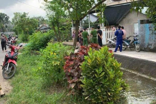 Bé gái 2 tuổi tử vong dưới mương nước trước nhà