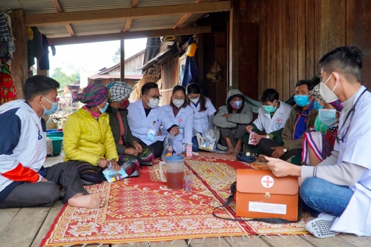 Đề xuất tăng mức hỗ trợ nhân viên y tế thôn, cô đỡ thôn bản