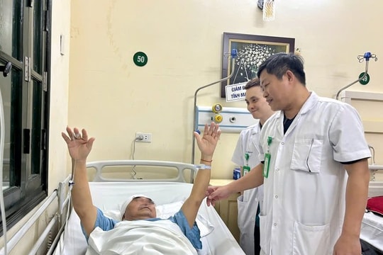 Lần đầu tiên phối hợp mổ mở sọ và nội soi đường mũi để phẫu thuật khối u