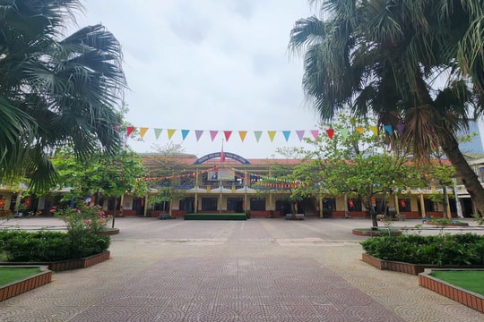 Nhiều học sinh tiểu học nghi bị ngộ độc thực phẩm