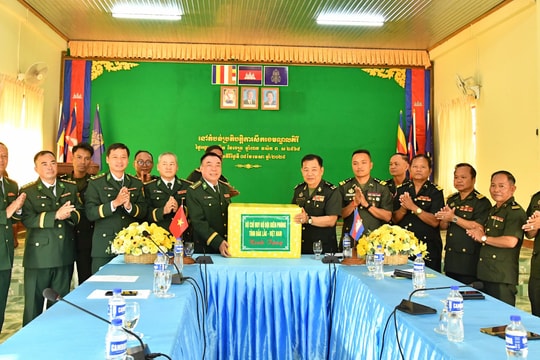 Bộ đội Biên phòng Đắk Lắk thăm và chúc Tết lực lượng vũ trang tỉnh Mondulkiri, Campuchia