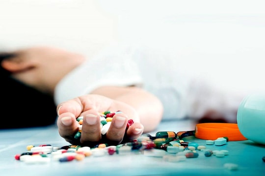 Nữ sinh nhập viện vì uống 30 viên Paracetamol