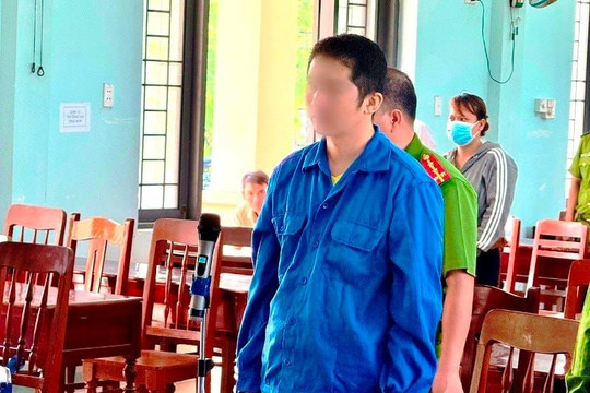 Mua xăng đốt xe máy người yêu do mâu thuẫn