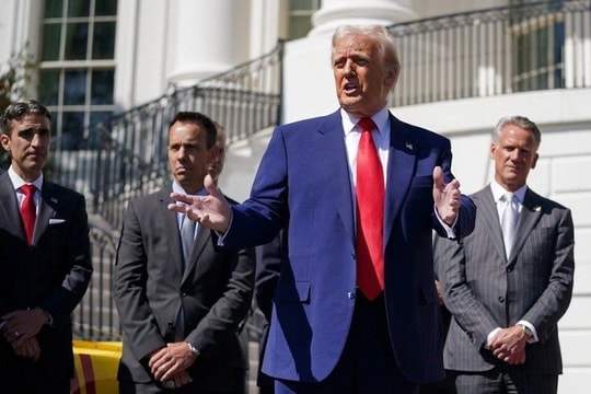 Hoa Kỳ tạm dừng thuế đối ứng với hơn 75 quốc gia trong 90 ngày