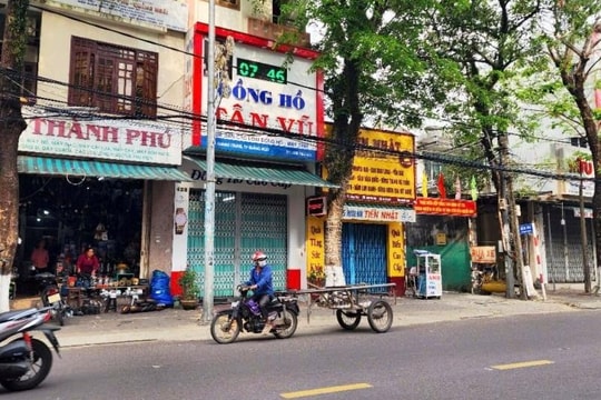 Ba thanh niên đi xe máy bị đuổi chém, 1 người tử vong