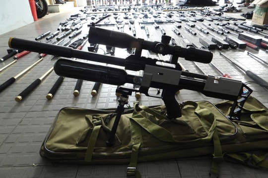 Triệt phá đường dây làm giả con dấu, tài liệu và buôn bán vũ khí